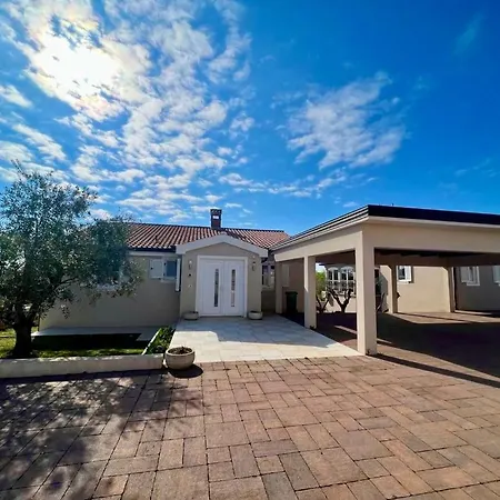 Nala Villa *